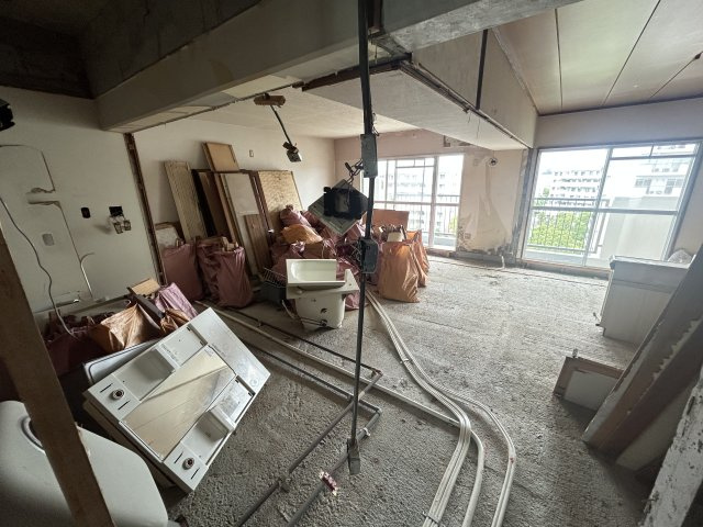 現在リフォーム工事中ですが、現地はもちろん、施工現場のご案内も可能ですので、　詳細は「ウスイホーム追浜店：0120-577-776」まで！　お問い合わせお待ちしております。