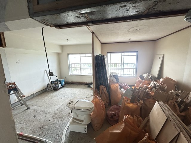 現在リフォーム工事中ですが、現地はもちろん、施工現場のご案内も可能ですので、　詳細は「ウスイホーム追浜店：0120-577-776」まで！　お問い合わせお待ちしております。