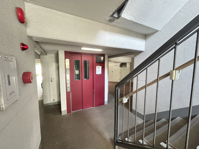現在リフォーム工事中ですが、現地はもちろん、施工現場のご案内も可能ですので、　詳細は「ウスイホーム追浜店：0120-577-776」まで！　お問い合わせお待ちしております。
