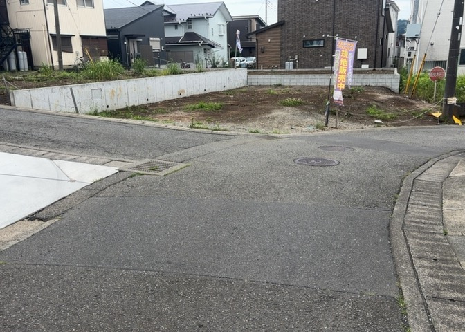 ハザードマップは自然災害による被害を予測し、その被害範囲を地図上で表したものです。近年特に災害が多くなっていますので、事前に調査すると安心できます。ハザードマップは国交省のホームページをご覧ください。