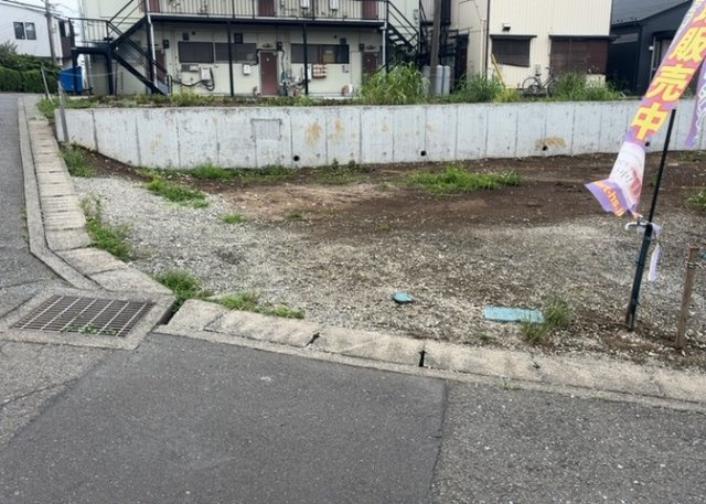 物件の詳細については、現地を見てわかること以外に、役所や法務局などで調べないとわからないことがあります。そのため、現地に行く場合は、もしこの物件を買ったらどのような生活ができるかをイメージしましょう。