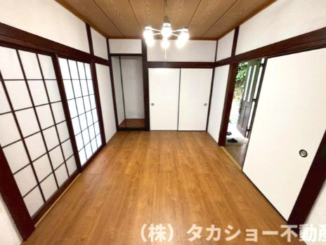 和室を洋室にリフォームしております。