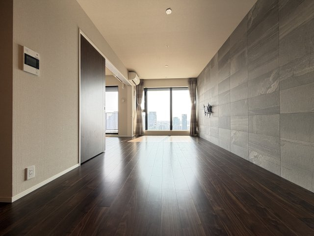 【リビングダイニング】リビングダイニングからは大阪の景色が一望できます！