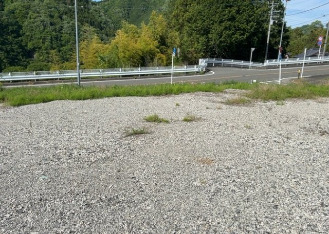 家を建てる前提で土地を探している場合、地盤の丈夫さは譲れない条件の一つです。地盤が脆弱だと追加工事が必要となります。また、過去に地盤沈下や液状化現象を起こした土地は、できるだけ避けた方がいいでしょう。