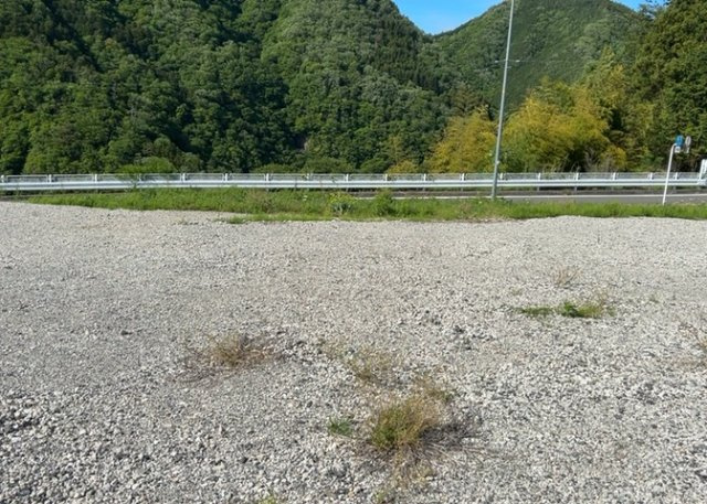 人が暮らすうえで日光は大切な要素となります。日当たりの良さは譲れないポイントですね。併せて近くに大きな建築物の建築予定がないか、あるいはそれが可能な土地が近くにないか事前に確認することもお勧めします。