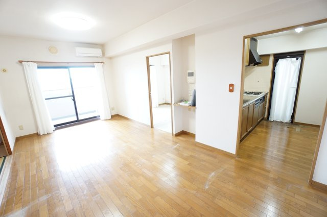 南向き、角部屋につき日照・通風良好♪