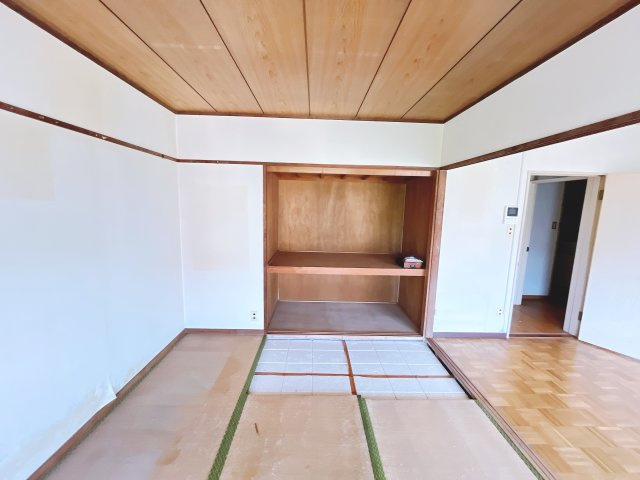 3階部分になります！　室内は空室ですので、随時ご内見いただけます。　3部屋が南向きのため、日当たり良好　お気軽にお問い合わせくださいませ！