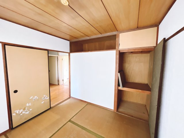 3階部分になります！　室内は空室ですので、随時ご内見いただけます。　3部屋が南向きのため、日当たり良好　お気軽にお問い合わせくださいませ！