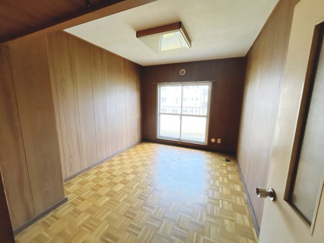 3階部分になります！　室内は空室ですので、随時ご内見いただけます。　3部屋が南向きのため、日当たり良好　お気軽にお問い合わせくださいませ！