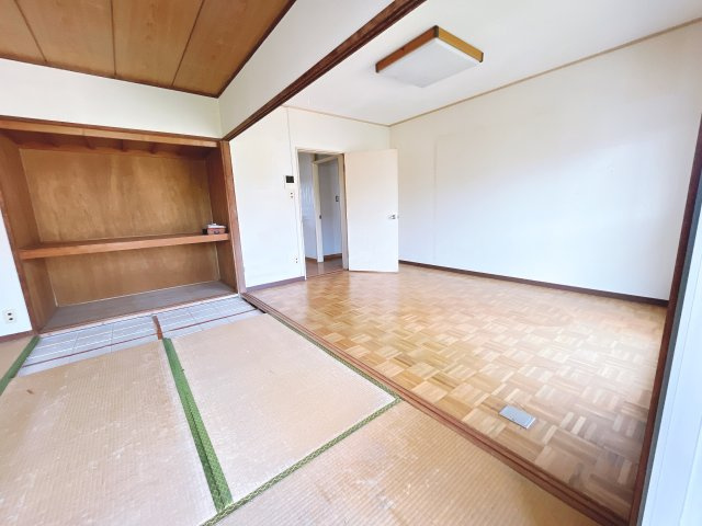 3階部分になります！　室内は空室ですので、随時ご内見いただけます。　3部屋が南向きのため、日当たり良好　お気軽にお問い合わせくださいませ！
