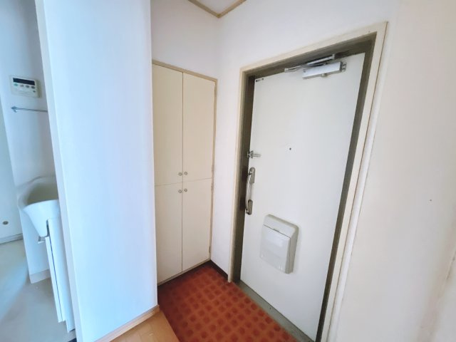3階部分になります！　室内は空室ですので、随時ご内見いただけます。　3部屋が南向きのため、日当たり良好　お気軽にお問い合わせくださいませ！