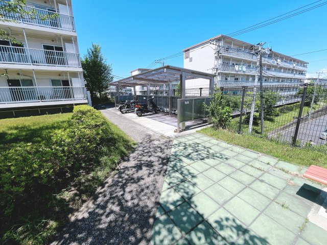 3階部分になります！　室内は空室ですので、随時ご内見いただけます。　3部屋が南向きのため、日当たり良好　お気軽にお問い合わせくださいませ！