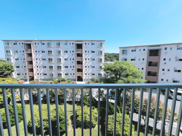 3階部分になります！　室内は空室ですので、随時ご内見いただけます。　3部屋が南向きのため、日当たり良好　お気軽にお問い合わせくださいませ！