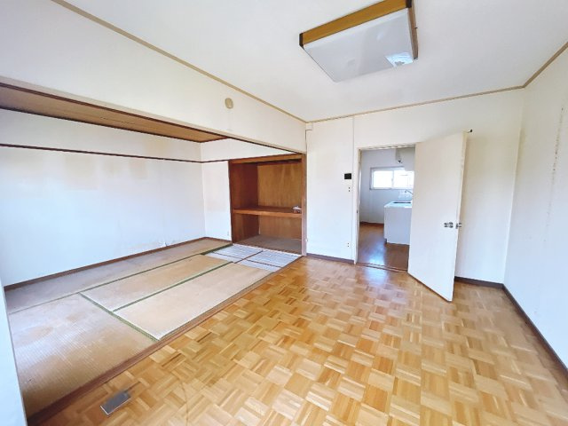 3階部分になります！　室内は空室ですので、随時ご内見いただけます。　3部屋が南向きのため、日当たり良好　お気軽にお問い合わせくださいませ！