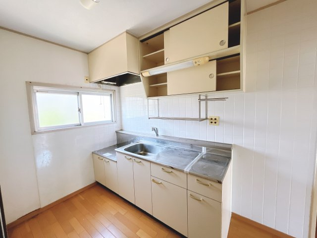 3階部分になります！　室内は空室ですので、随時ご内見いただけます。　3部屋が南向きのため、日当たり良好　お気軽にお問い合わせくださいませ！