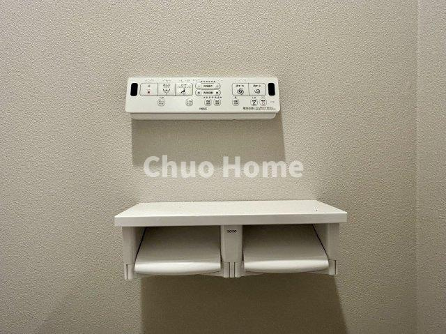 【ウォシュレット】清潔に使いたいお手洗いには最適な設備です。もちろんウォームレットも標準装備です。
