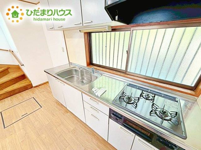 3口コンロと収納豊富なキッチンで、毎日のお料理もはかどります☆