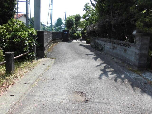 前面道路、左手が公園?