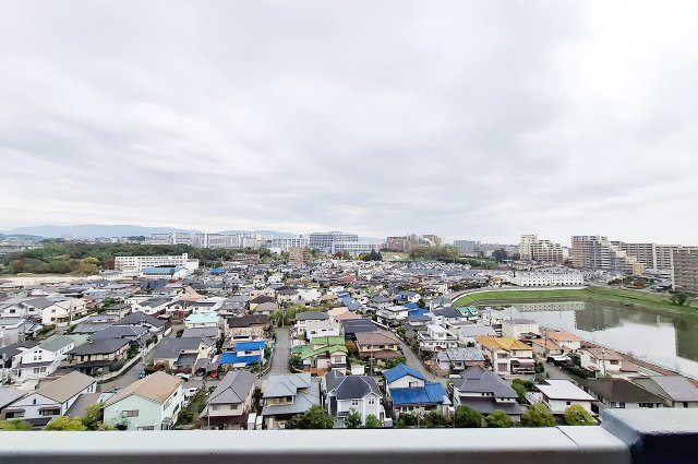 眺望：12階建て10階部分で眺望良好。