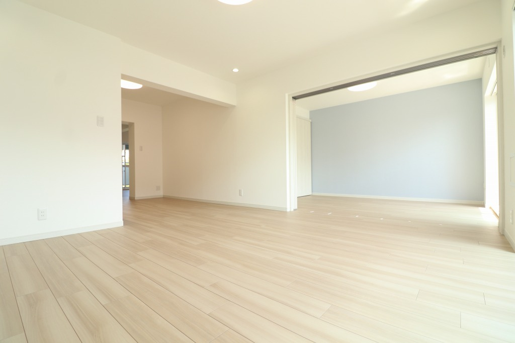 新生活を具体的にイメージできる住まい。家具配置や暮らしの動線も想像しやすく、毎日の生活がより楽しくなる空間です。快適で心地よい新しい暮らしをここから始めませんか。