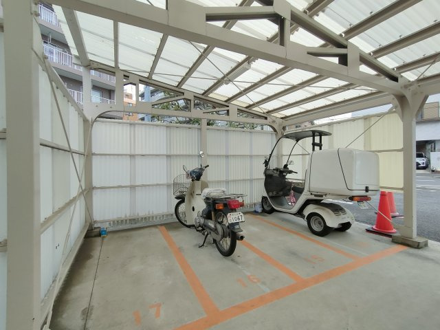 【バイク置き場】