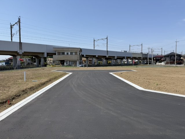 古河市女沼　7号棟◆前面道路　分譲地内は幅員が広く、舗装されたきれいな道路が広がっています！見通しが良いので車の出し入れもスムーズ♪