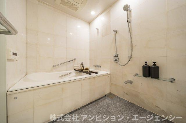 お風呂でほっとひといき。1日の疲れを癒しましょう。