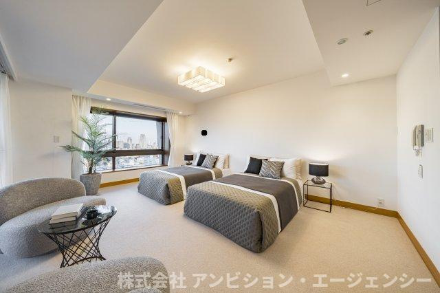 約17畳のゆったりとした主寝室です。