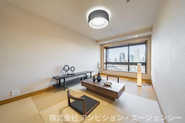 明るい広々とした主寝室でご家族ゆっくりお休みになれますね。