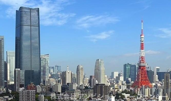 バルコニーからの眺望です。明るい陽射しを浴びながらゆったりと過ごすのも良いですね。