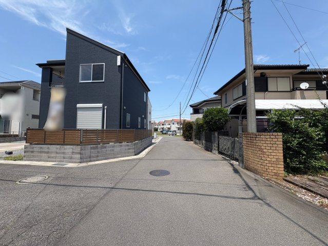 ■開放感ある南東角地！　■4LDK・南向き　■カースペース並列2台可能　■ウォークインクローゼットあり！　■中野小学校徒歩10分(800ｍ)・飯沼中学校徒歩18分(1400ｍ)