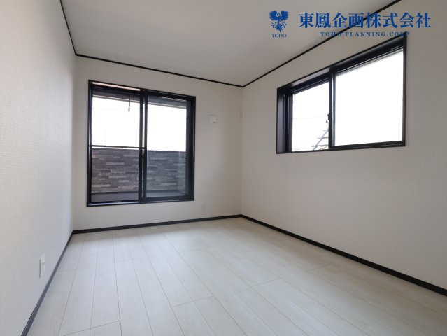 バルコニーに面したお部屋で陽当り良好です