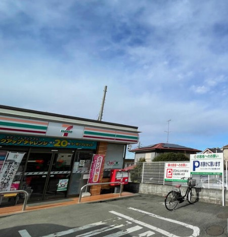 セブンイレブン八王子絹ヶ丘1丁目店　徒歩4分　