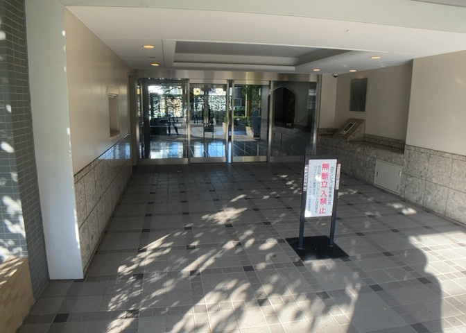 マンションのエントランスには、もともと風よけや防犯の役割がありますが、マンションによって宅配ボックスなどの設備が備わっている所もあります。日々の生活をイメージしながら生活しやすさをチェックしましょう。
