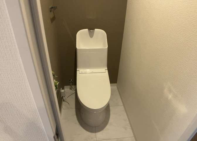 トイレは大きさや形、機能、抗菌性などが異なる多種多彩なタイプが各メーカーから出ています。それぞれに良さがあるため、事前にどういったタイプのトイレがいいのかをご家庭内で決めて、内見に行くといいでしょう。