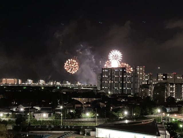 バルコニーからは東は天神橋の花火大会、西は芦屋の花火大会を望むことができます。