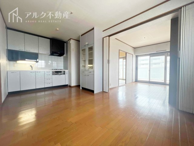 家族の集いやすいセンターリビングの間取り！