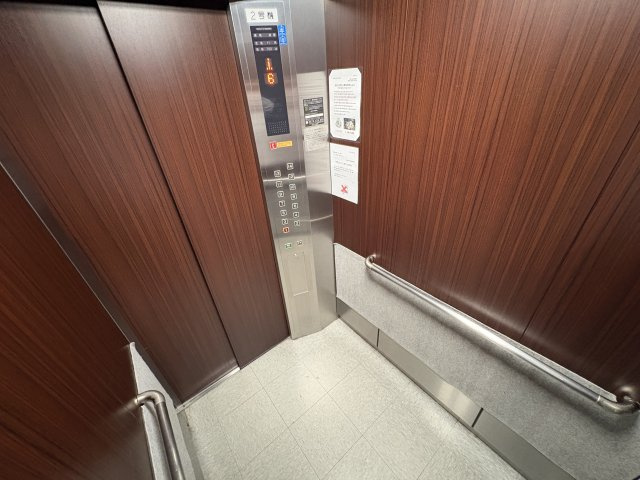 エレベーター中