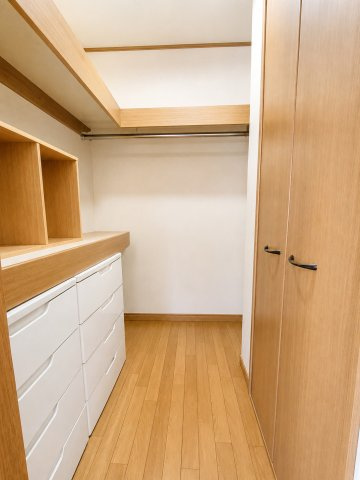 憧れのウォークインクローゼット！とっても広々です！　デジタル加工された写真です。