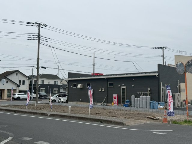 東武スカイツリーライン「せんげん台」駅徒歩16分！急行停車駅の為、通勤・通学に便利です！三方角地で陽当り良好！前面道路が広く並列駐車の計画も可能！お気軽にお問合せ下さい！