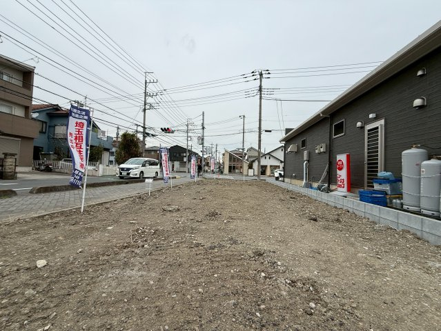 東武スカイツリーライン「せんげん台」駅徒歩16分！急行停車駅の為、通勤・通学に便利です！三方角地で陽当り良好！前面道路が広く並列駐車の計画も可能！お気軽にお問合せ下さい！
