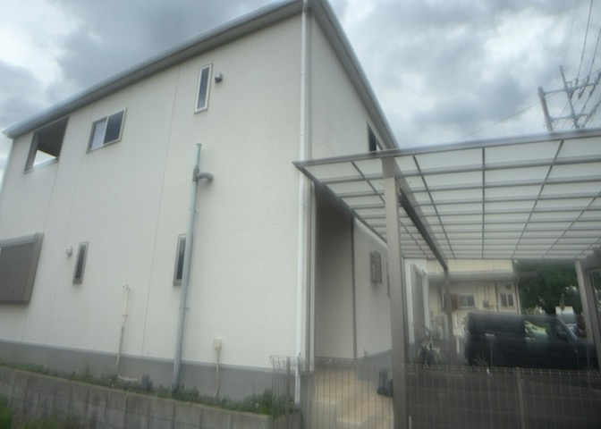 木造住宅とは土台、壁、柱など建築物の強度を支える構造体の材に木が使用されている構造を指します。構造体は建物の自重を支えるだけではなく風圧や水圧、積裁荷重などあらゆる衝撃に耐えるための基礎です。