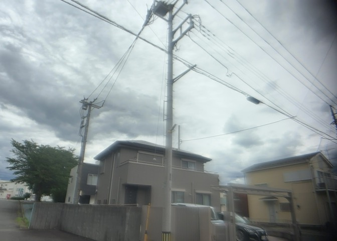 眺望を気にして物件を探す場合、前面に建物が建っていないか現地で確認しましょう！前面に建物があると景色はもちろん、日当たりや風通しにも影響が出てきます。住んだ時のことを想像しながら現地見学をしましょう。