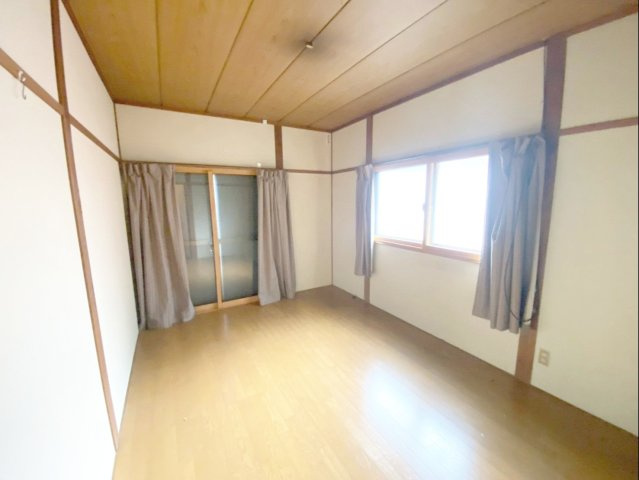 趣味や仕事に集中できる、落ち着いた洋室です！