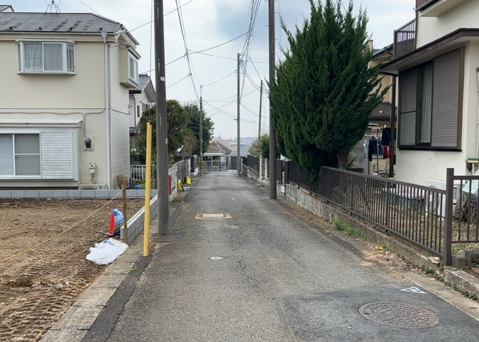 桜や紅葉の名所に出かける人は多いと思いますが、家にいながら季節の移ろいを感じる生活を送りませんか？リビングや窓から見える景色が生活を彩るワンポイントに！現地から見える景色を堪能してみては如何でしょう。
