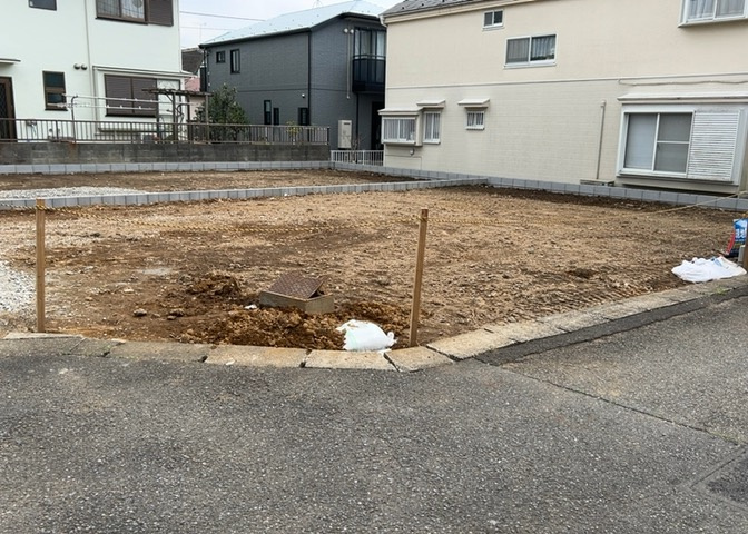 庭があることでガーデニングや家庭菜園はもちろん、こどもの遊び場やペットを放して遊ぶことができます。また、家の周囲に余裕があるということです。隣地との間があれば、十分な日当たりと、風通しが確保できます。