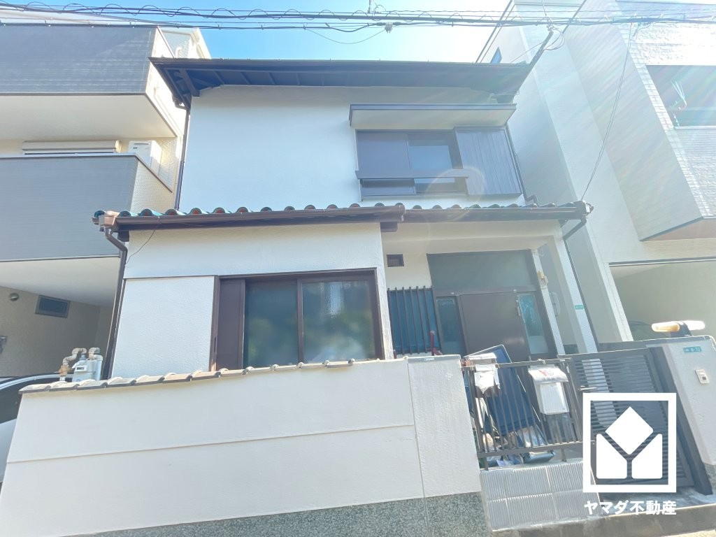 「ウエルシア西宮愛宕山店」まで徒歩3分、「ローソン西宮愛宕山店」まで徒歩3分、「コープミニあたご山」まで徒歩4分など、お買い物施設が徒歩5分圏内に複数あり便利な住環境です。