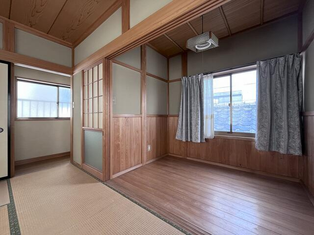 2階和室横の板の間です