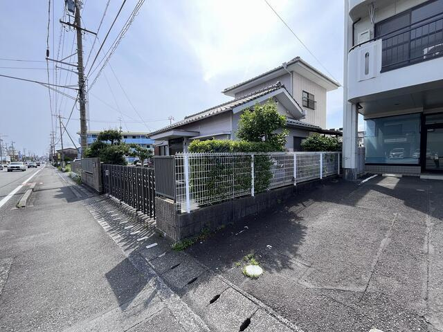 東側からの外観です
