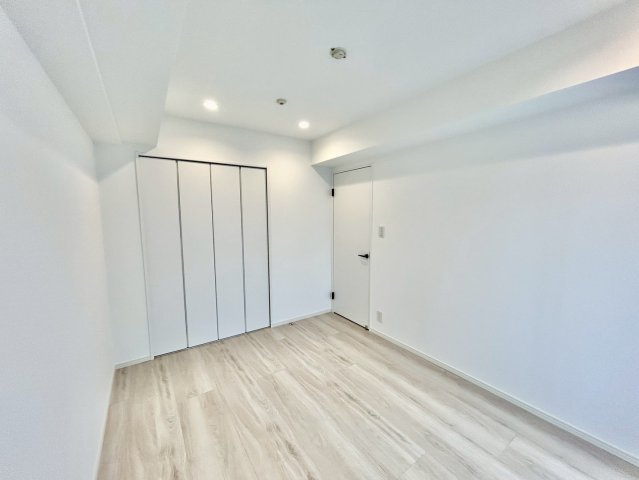洋室5.9帖・収納付きで、お部屋がすっきり片付きます。